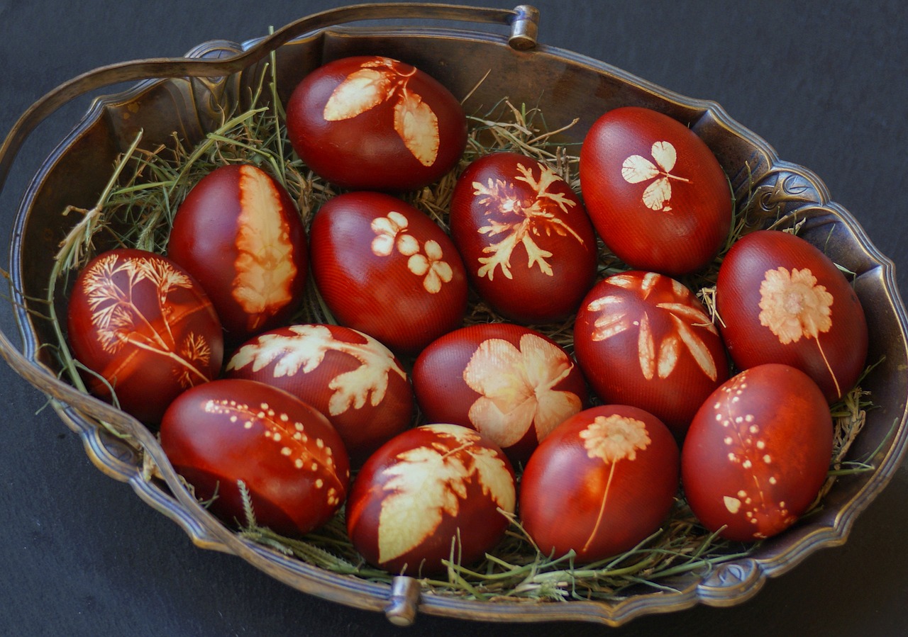 Un ritual de Paști care mi-a adus atâta bucurie și o urare de bine pentru tine!_ouă roșii